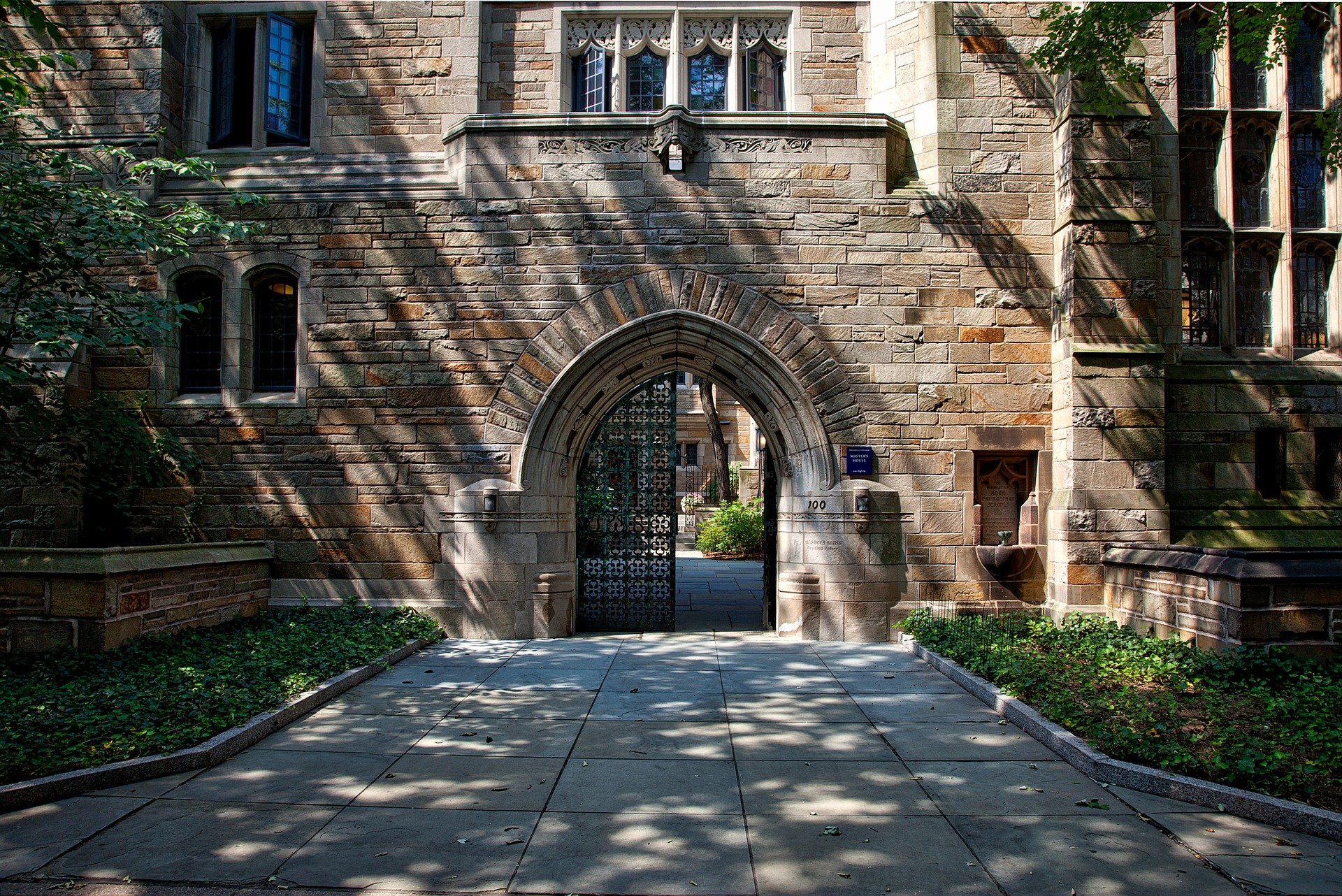 yale-university-1604159_1920